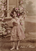 Enfant aux fleurs printani&egrave;res du 1er Mai
